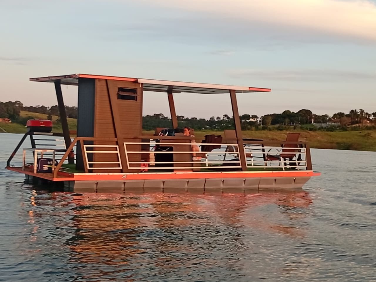 Estrutura flutuante Korreto vista em obra de base modular